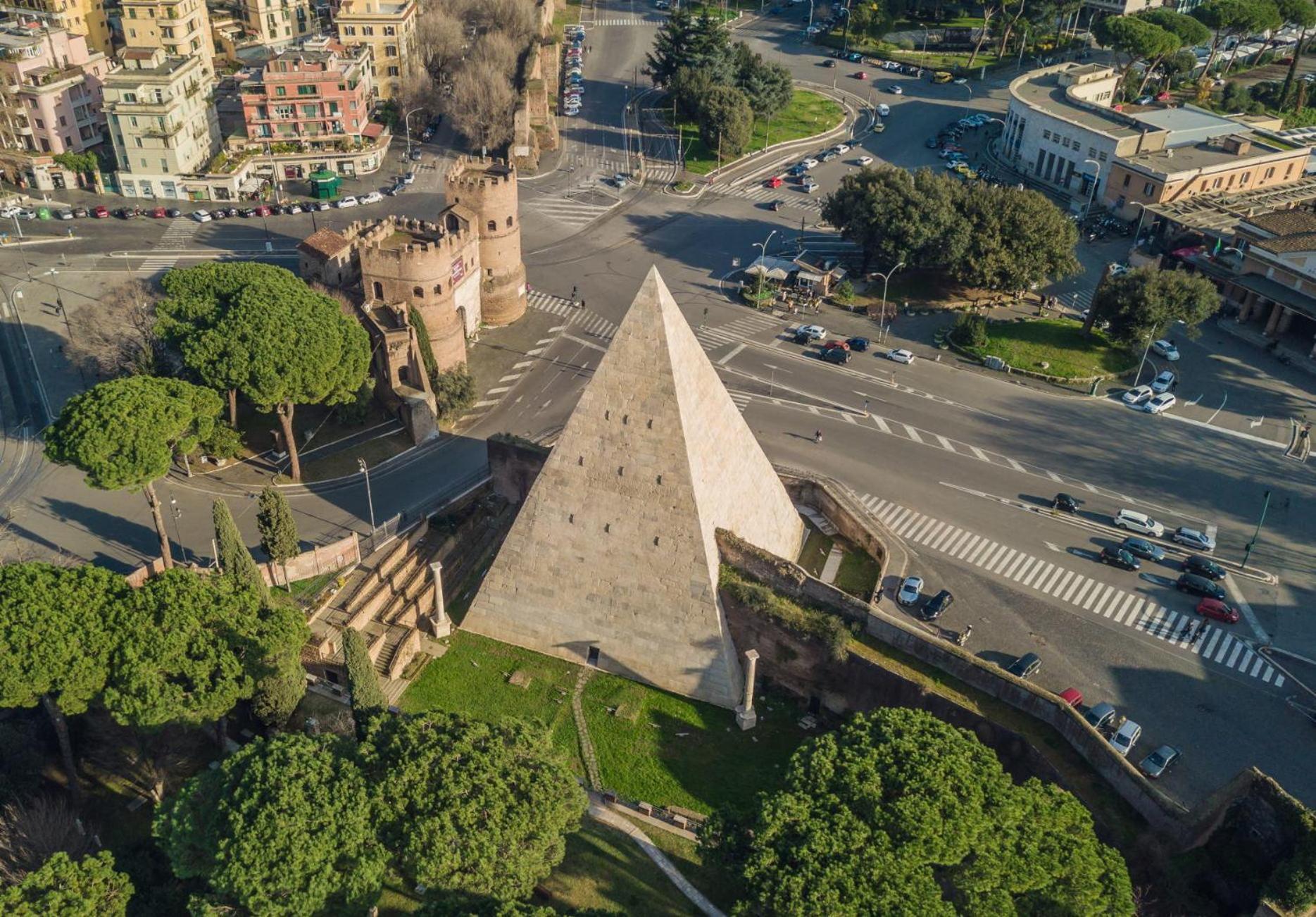 Piramide Deluxe Apartment Рим Екстер'єр фото